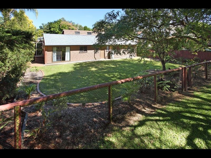 8 Diamantina Street, Chapel Hill QLD 4069