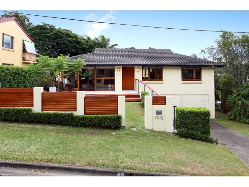5 Gladesville Street, Kenmore QLD 4069