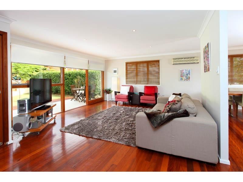 5 Gladesville Street, Kenmore QLD 4069