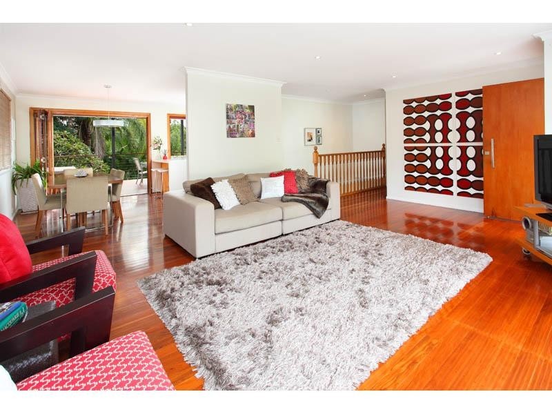 5 Gladesville Street, Kenmore QLD 4069