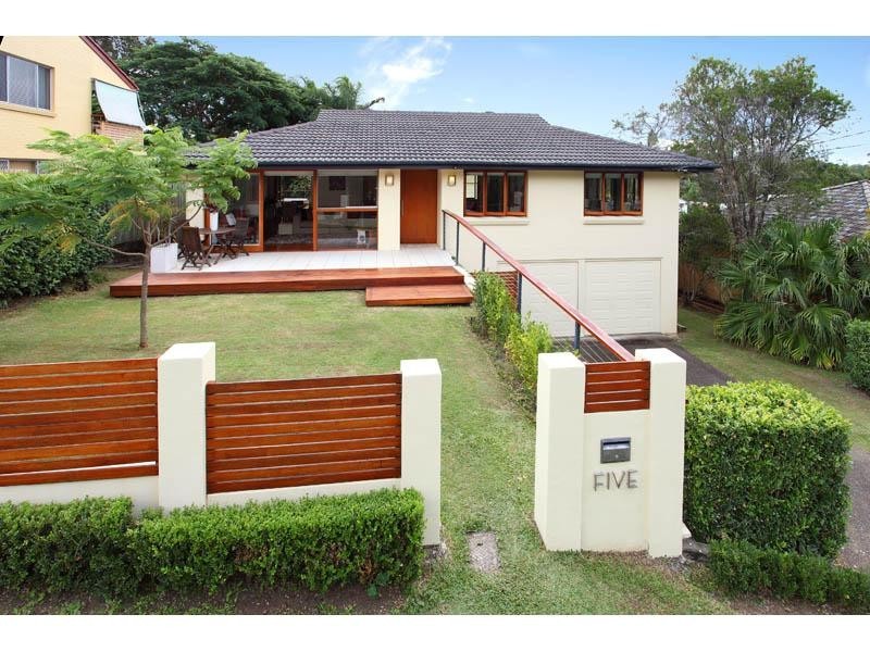 5 Gladesville Street, Kenmore QLD 4069