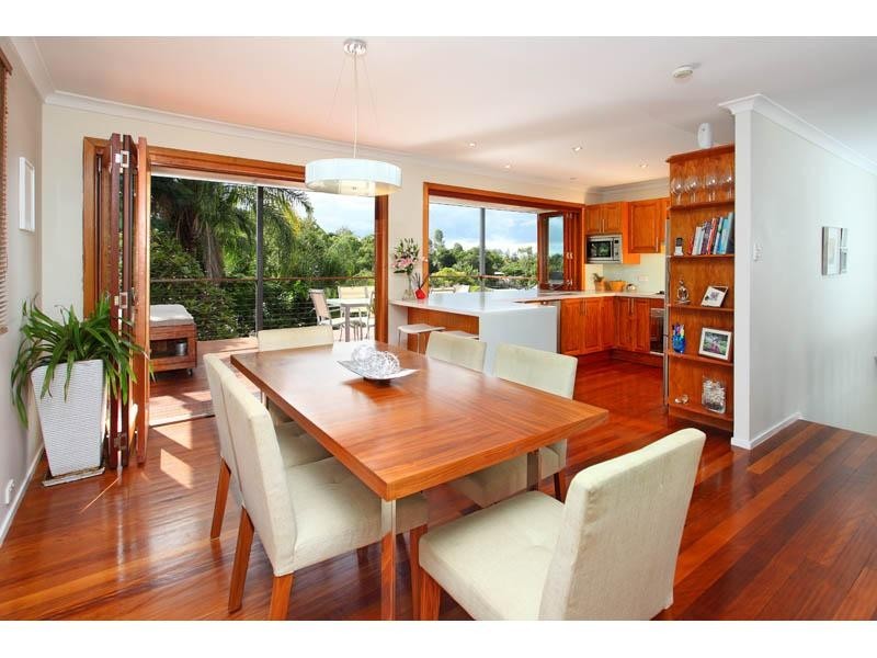 5 Gladesville Street, Kenmore QLD 4069