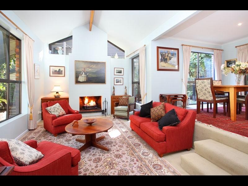 76 Marmindie Street, Chapel Hill QLD 4069