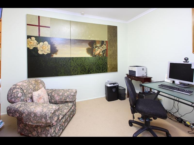 76 Marmindie Street, Chapel Hill QLD 4069