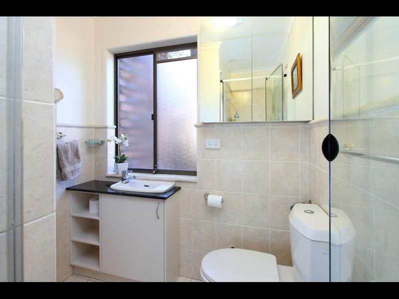 76 Marmindie Street, Chapel Hill QLD 4069