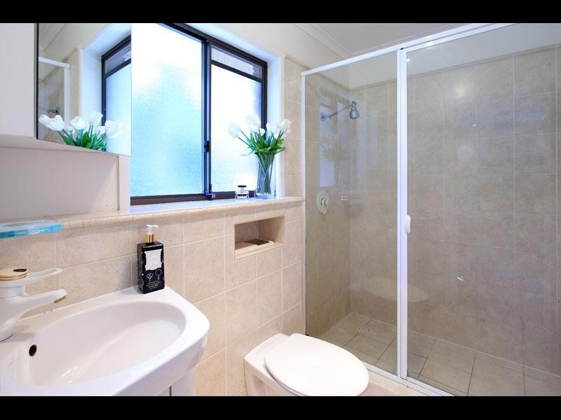 76 Marmindie Street, Chapel Hill QLD 4069