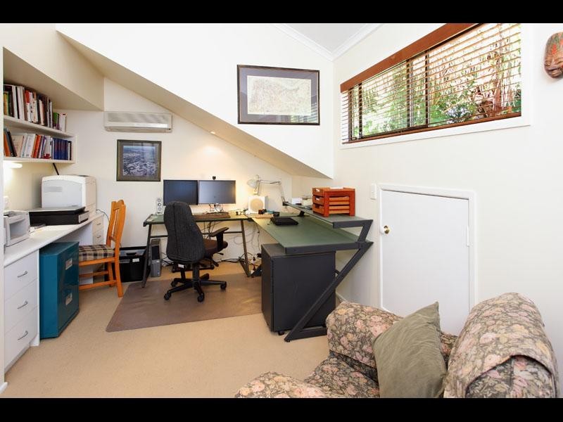 76 Marmindie Street, Chapel Hill QLD 4069