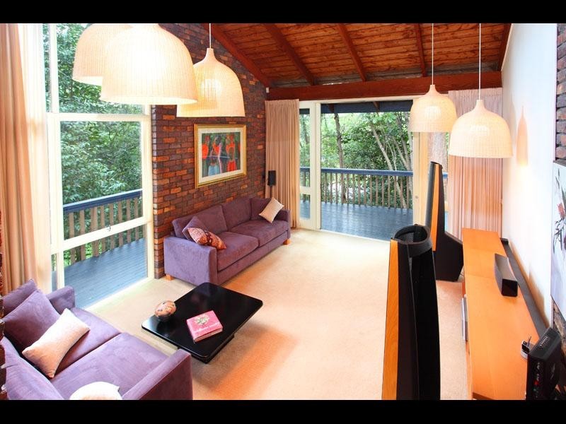 19 Columbia Street, Chapel Hill QLD 4069