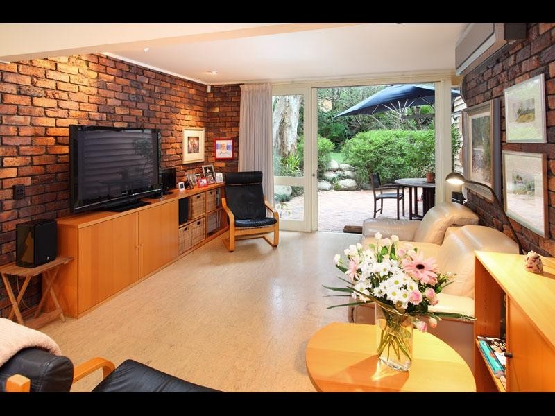 19 Columbia Street, Chapel Hill QLD 4069