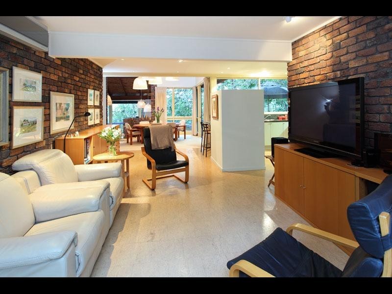 19 Columbia Street, Chapel Hill QLD 4069