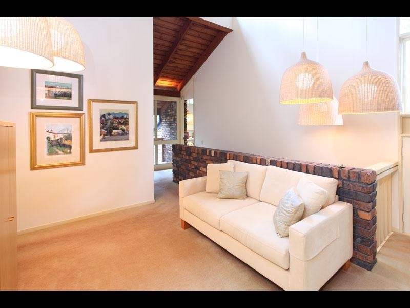 19 Columbia Street, Chapel Hill QLD 4069