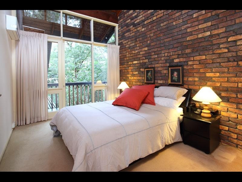 19 Columbia Street, Chapel Hill QLD 4069