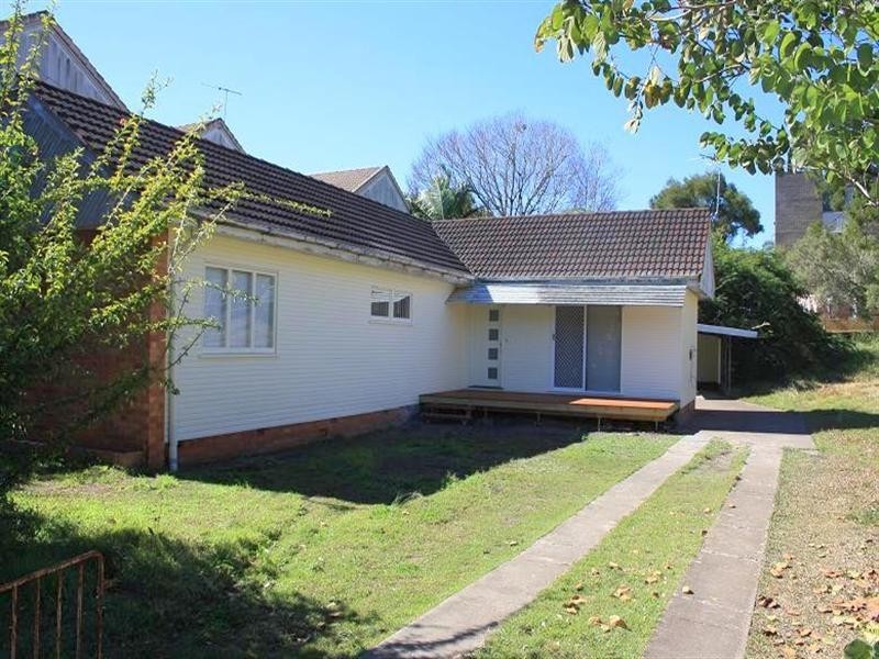 12 Mitre Street, St Lucia QLD 4067
