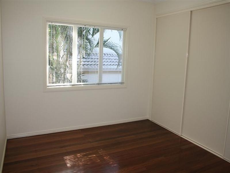 12 Mitre Street, St Lucia QLD 4067