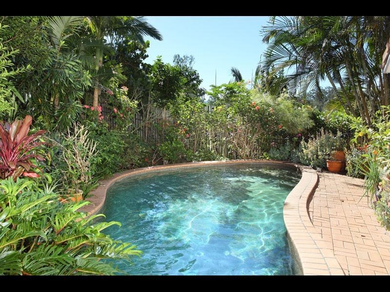 3 Whiteley Close, Brookfield QLD 4069