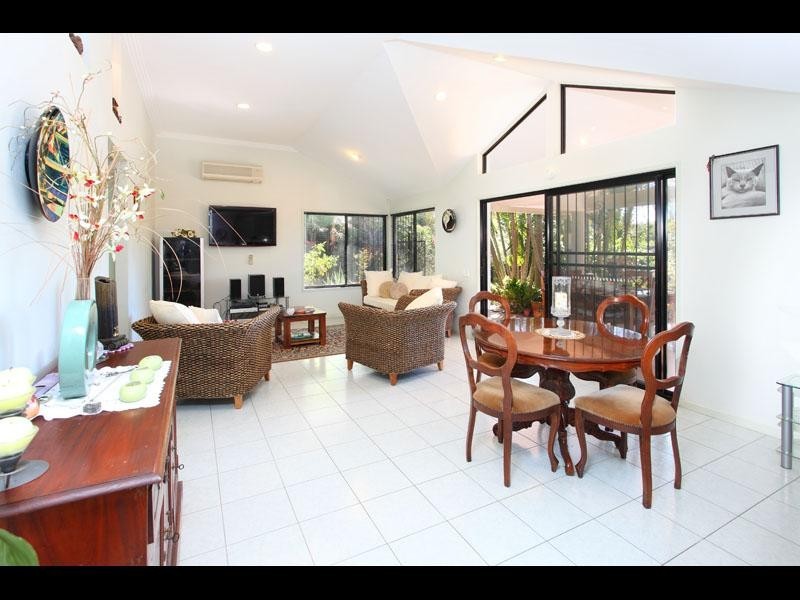 3 Whiteley Close, Brookfield QLD 4069