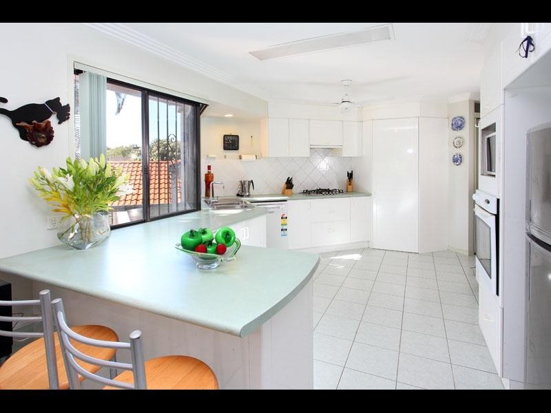 3 Whiteley Close, Brookfield QLD 4069