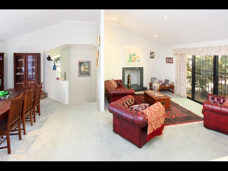 3 Whiteley Close, Brookfield QLD 4069