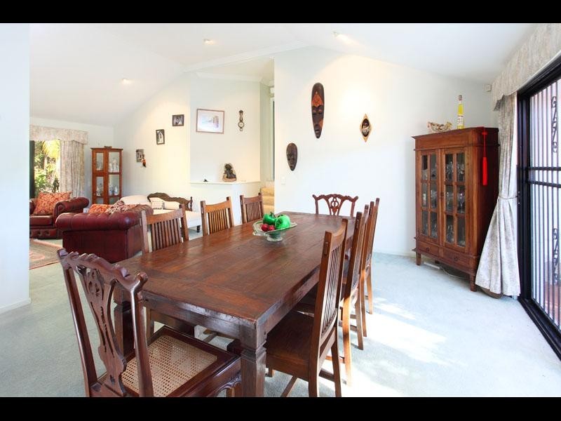 3 Whiteley Close, Brookfield QLD 4069