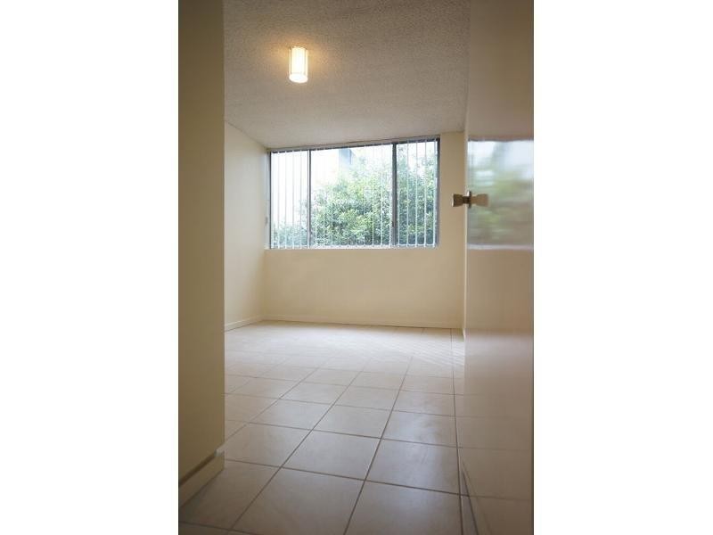 1/12 Underhill Avenue, Indooroopilly QLD 4068