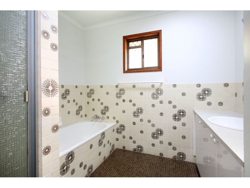 8 Goolman Street, Chapel Hill QLD 4069