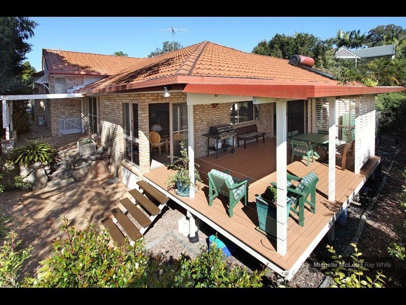 18 Dillingen Street, Chapel Hill QLD 4069