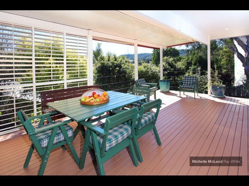 18 Dillingen Street, Chapel Hill QLD 4069