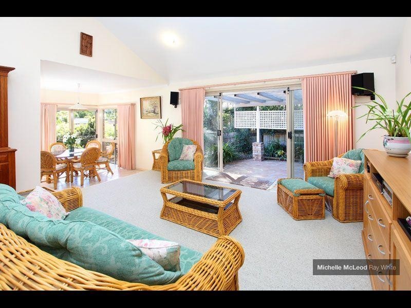 18 Dillingen Street, Chapel Hill QLD 4069