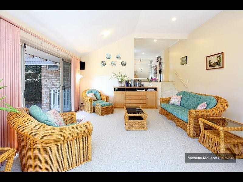 18 Dillingen Street, Chapel Hill QLD 4069