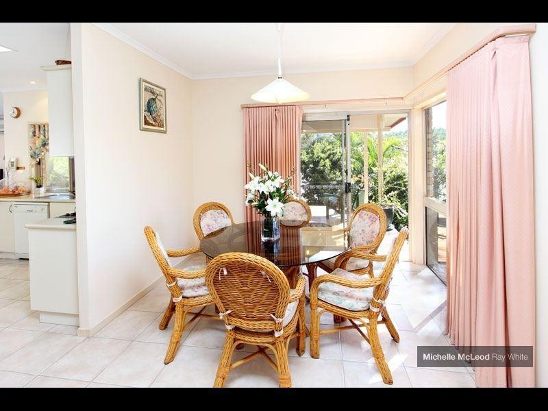 18 Dillingen Street, Chapel Hill QLD 4069