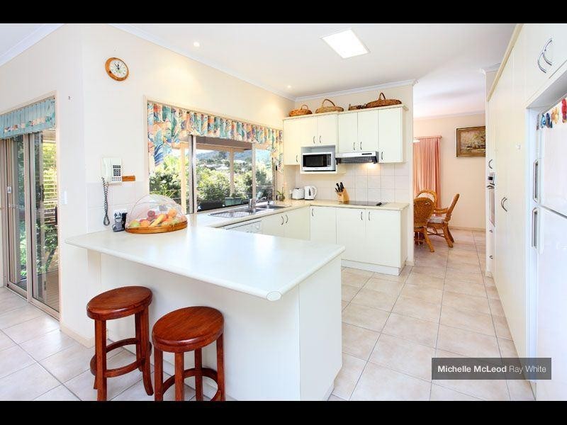 18 Dillingen Street, Chapel Hill QLD 4069