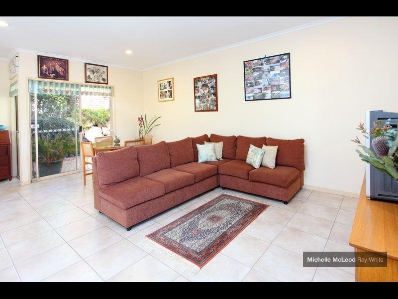 18 Dillingen Street, Chapel Hill QLD 4069