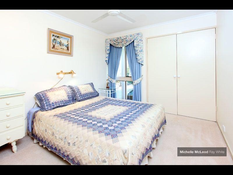 18 Dillingen Street, Chapel Hill QLD 4069