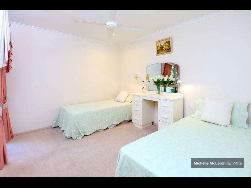 18 Dillingen Street, Chapel Hill QLD 4069