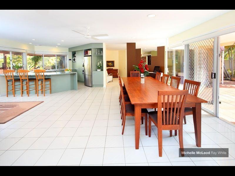 93 Greenford Street, Chapel Hill QLD 4069