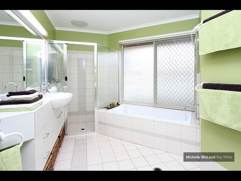 93 Greenford Street, Chapel Hill QLD 4069