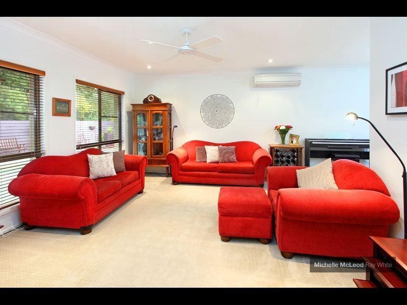 25 Greenford Street, Chapel Hill QLD 4069