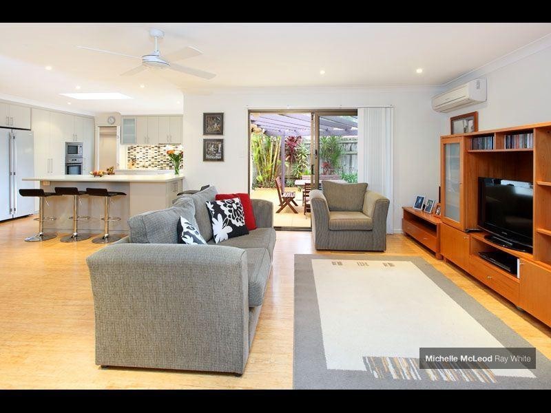 25 Greenford Street, Chapel Hill QLD 4069