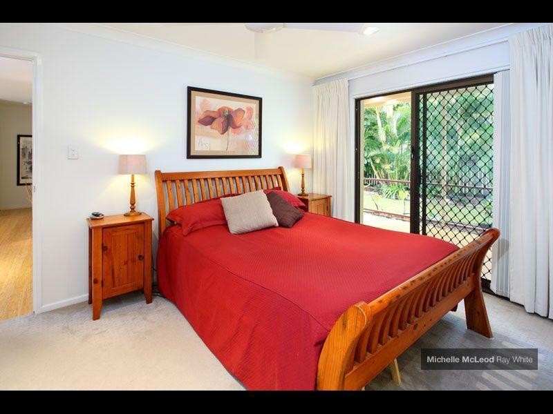 25 Greenford Street, Chapel Hill QLD 4069