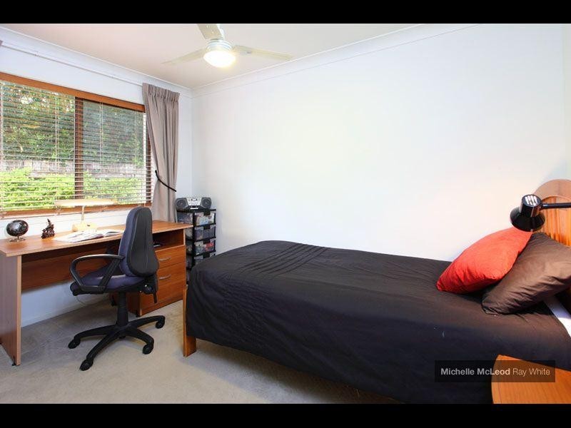 25 Greenford Street, Chapel Hill QLD 4069
