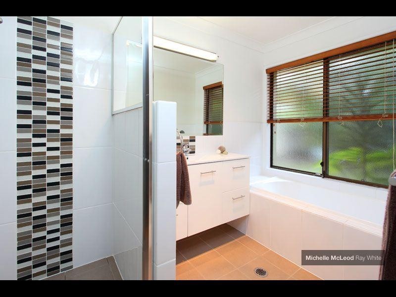 25 Greenford Street, Chapel Hill QLD 4069