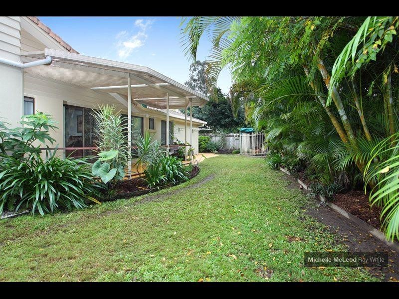 25 Greenford Street, Chapel Hill QLD 4069