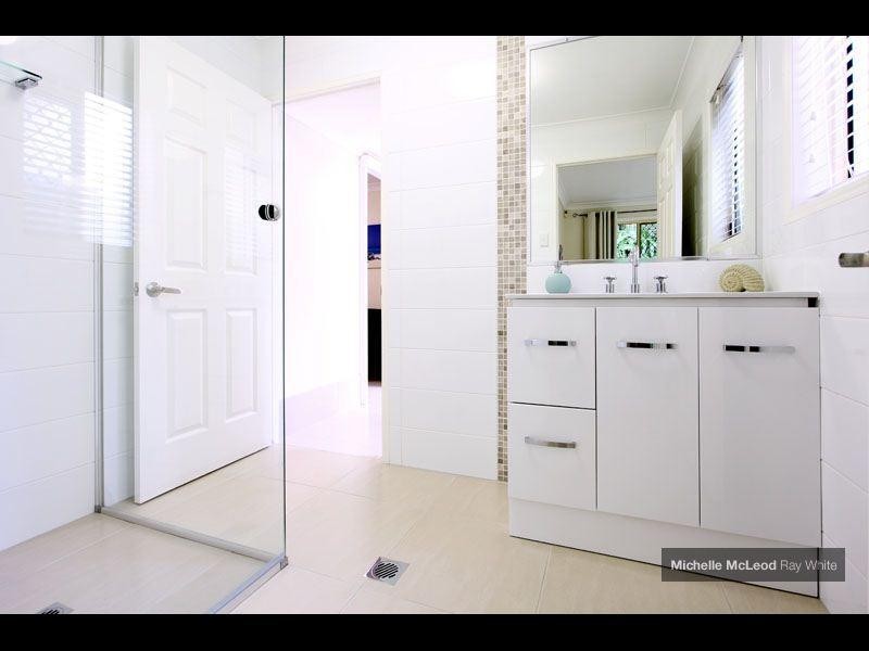 3 Kagoola Close, Chapel Hill QLD 4069