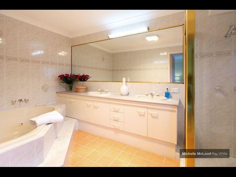 3 Kagoola Close, Chapel Hill QLD 4069