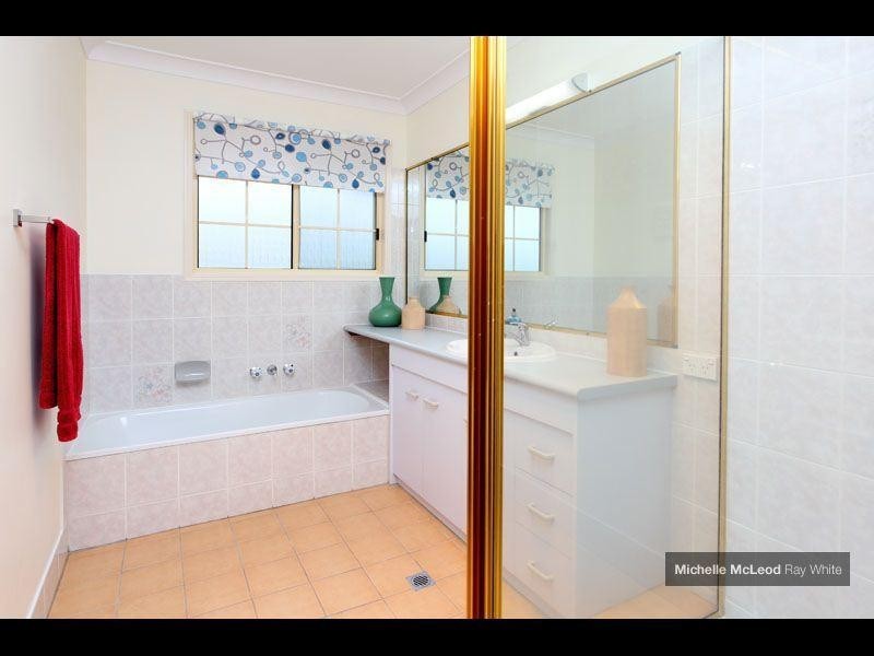 3 Kagoola Close, Chapel Hill QLD 4069