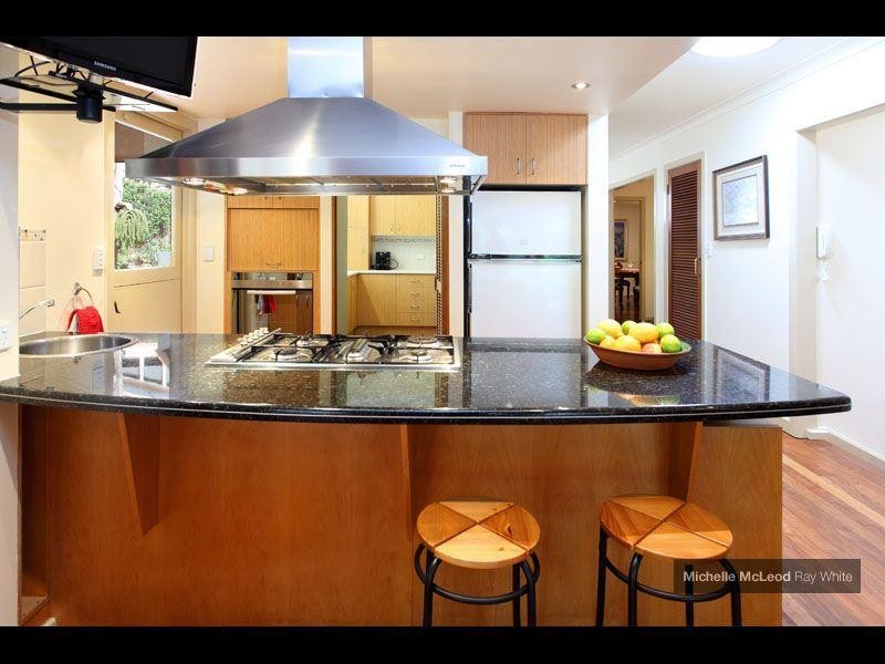 1B Bina Street, Chapel Hill QLD 4069