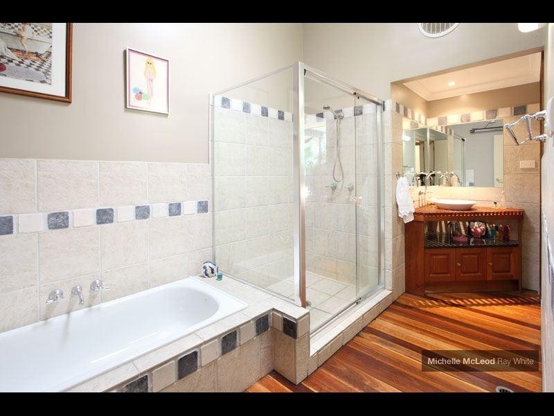 1B Bina Street, Chapel Hill QLD 4069