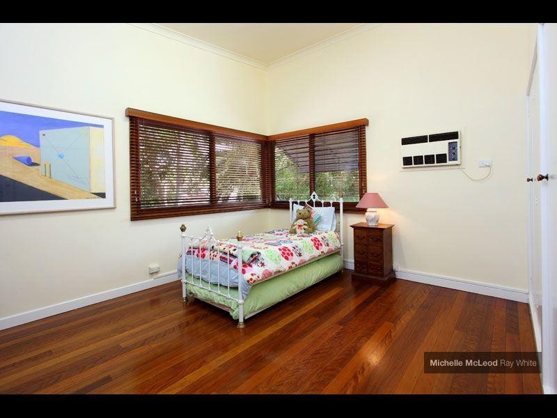 1B Bina Street, Chapel Hill QLD 4069