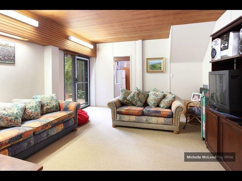 1B Bina Street, Chapel Hill QLD 4069