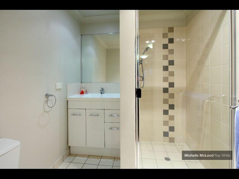 1B Bina Street, Chapel Hill QLD 4069